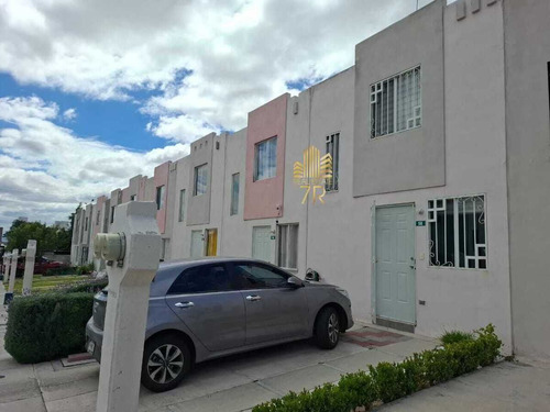 Casa En Venta De 2 Recámaras En Ciudad Del Sol Queretaro