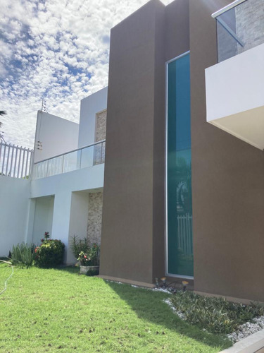 Vendo Casa Riomar, Barranquilla Con Piscina Amoblada