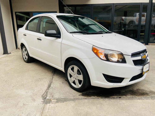 Imagen 1 de 10 de Chevrolet Aveo 2017 4p Ls L4/1.6 Man Linea Anterior