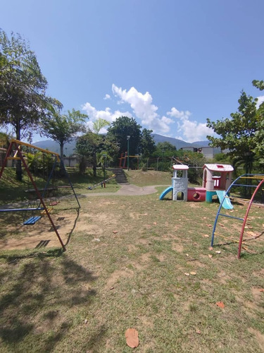 Venta De Casa Equipada De Ii Niveles, Urb. Castillejo, Conj. Resid. Las Bonitas, Guatire