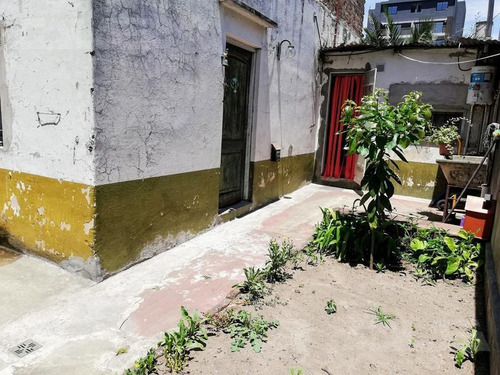 Imagen 2 de 11 de Casa En Venta - 2 Dormitorios- Moron - Permuta - Merlo San Luis