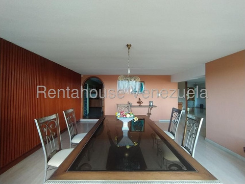 Casa En Venta En Prados Del Este Calle Cerrada Tres Niveles