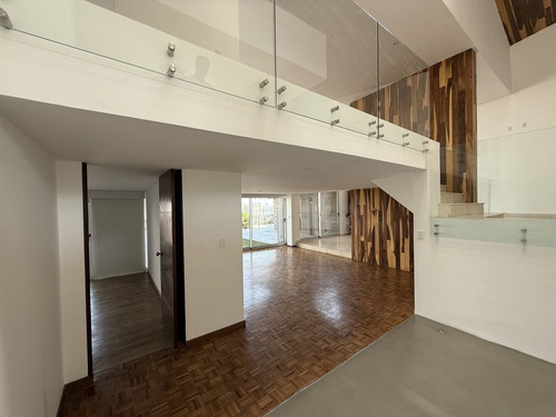 Casa En Cerrada De Lomas De Las Palmas (n)