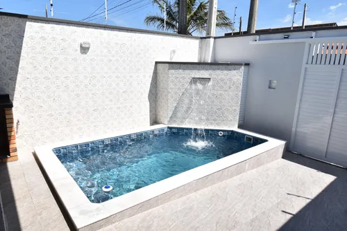 Casa Com Piscina À Venda Na Deslumbrante Praia De Peruíbe.