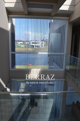 Casa En Venta A La Laguna En Barrio San Matías Area 5 Escobar Lote 936 M2