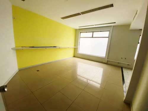 Imagen 5 de 5 de Alquiler - Excelente Local Comercial Con Oficinas 700m2 - Ciudad Veja (plaza Zabala) - Circ. Durango Y Alzã¡ibar