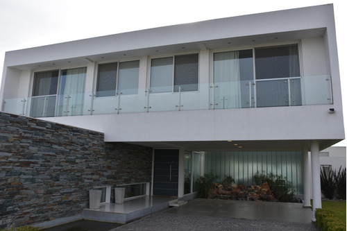 Casa  En Venta Ubicado En Terravista, General Rodríguez, G.b.a. Zona Oeste