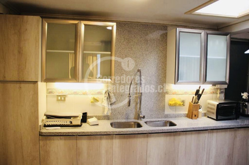 Casa En Venta De 5 Dorm. En Las Condes