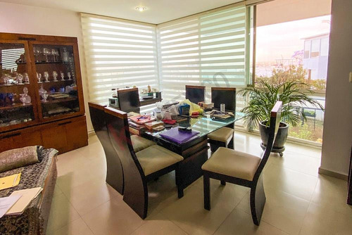 ¡encantadora Casa En Venta Con Amplio Jardín Y Excelente Vista Al Lago En Lomas De Gran Ja...