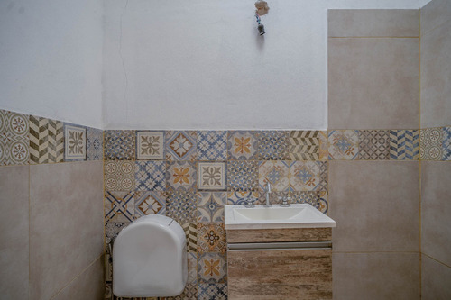 Casa 5 Ambientes. Jardín. Cochera