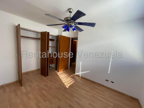 Alquilo Amplio Apartamento En Manzanares #25-11713