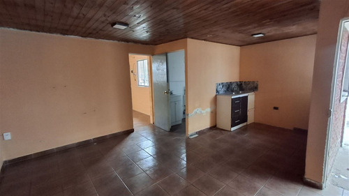 Casa En Venta De 1 Dorm. En El Bosque
