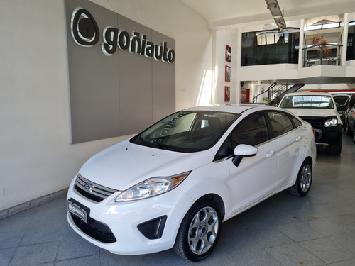 Imagen 2 de 15 de Ford Fiesta Kinetic Design 2011 1.6 Design Sedan 120cv Trend
