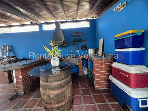 Casa En Venta En Los Samanes Maracay 25-21062 Irrr