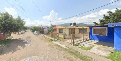 Casa En Venta, Frac. Los Naranjos, Autlan De Navarro, Jalisco. 2 Recamaras, 2 Baños, 1 Estacionamientos. ¡¡¡ Remate Bancario !!! -jmjc9