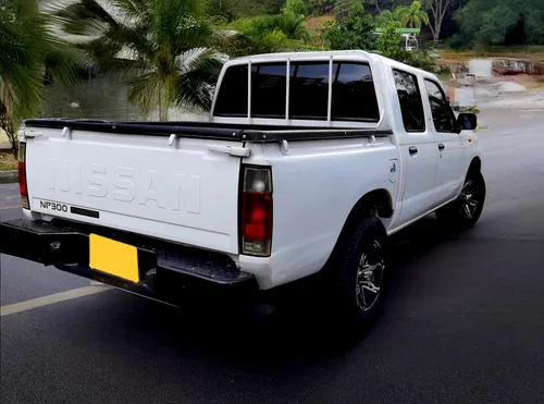 Nissan Frontier 2.4L DOBLE CABINA 4x2