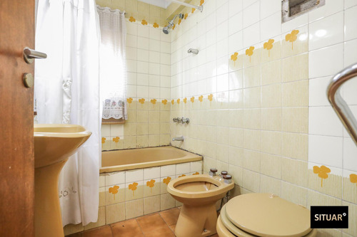 Venta De Departamento 2 Dormitorios + Cochera + Baulera