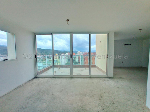 Apartamento Penthouse En Venta Obra Limpia Con Planta Electrica Jardin Piscina Cancha Tenis Planta Estef 24-5713
