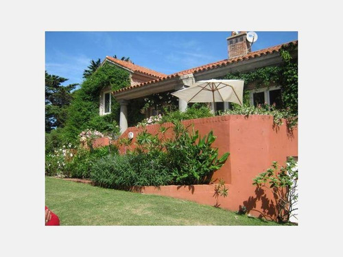 Imagen 2 de 10 de Id 1769 - Muy Buena Residencia En Rincón Del Indio, Con 4500 Mt2 De Parque.