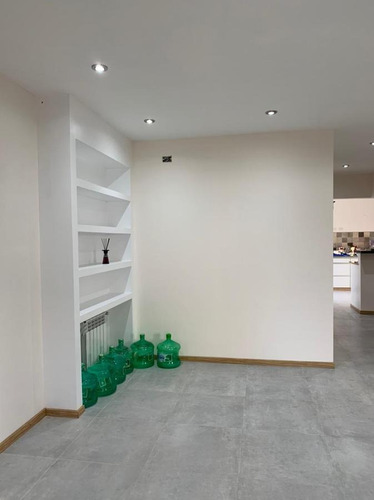 Imagen 8 de 30 de Casa Venta 2 Dormitorios 3 Baños 2 Cocheras 200 Mts 2 Cub. Terreno 9x52- La Plata