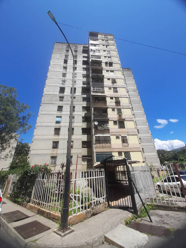 Apartamento En Venta, Los Teques Urb. Simón Bolivar 18$ Mil