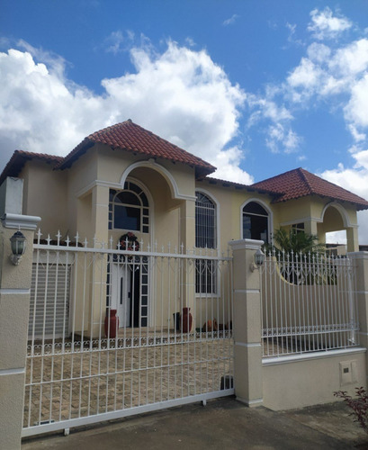Imagen 2 de 30 de Casa En Venta Puerto Ordaz, Urbanización Chilemex Calle Copiapó, Bella Y Lista Para Iniciar Tu Hogar En Una Zona Tranquila. Una Casa Amplia Para Compartir En Familia