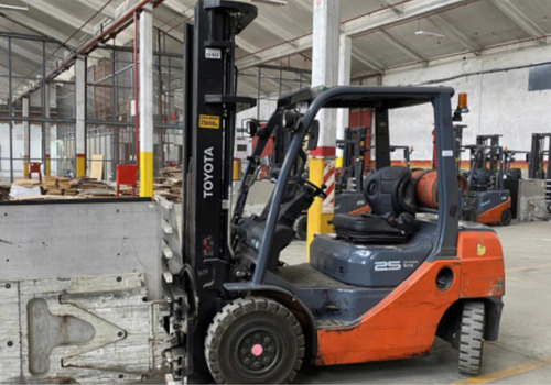 Imagen 19 de 25 de Autoelevador Toyota Fg25 Con Clamp Cascade 2012 Envio A Pais