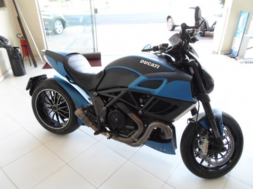 Imagem 4 de 8 de Ducati Diavel Abs 1198