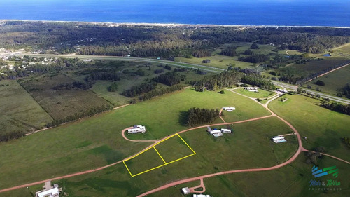 Venta De Terreno Con Gran Superficie En Laguna De Los Cisnes Sobre Ruta Interbalnearia