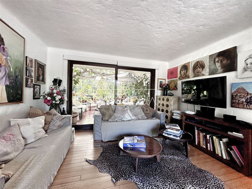 Casa En Arriendo De 6d/4b En Las Condes