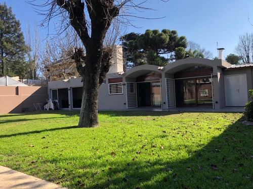 Imagen 2 de 19 de Alquiler Casa 4 Amb Con Parque Y Pileta, Ituzaingo Sur