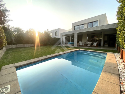 Excelente, Casa En Venta De 3 Dorm Y Serv. Chamisero, Colina