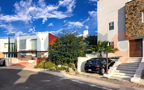 Terreno En Venta En El Refugio En Calle Abierta