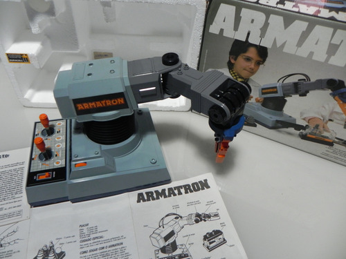 Brinquedo Tectoy Armatron Com Pilhas