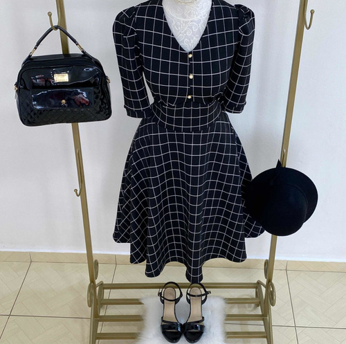 Imagem 4 de 9 de Vestido Midi Rodado Preto Xadrez Manga Princesa