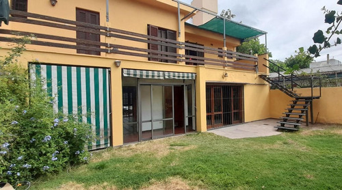 Amplia Casa 4 Dormitorios, En Godoy Cruz!