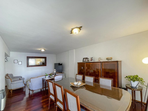 Imagen 3 de 20 de Piso Exclusivo 3 Dormitorios Al Frente - Zeballos 848