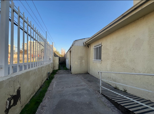 Se Arrienda Bodega Con Amplias Oficinas