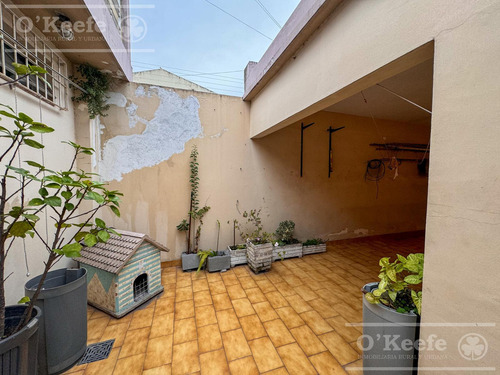 Casa En Venta De 4 Ambientes, Bernal.