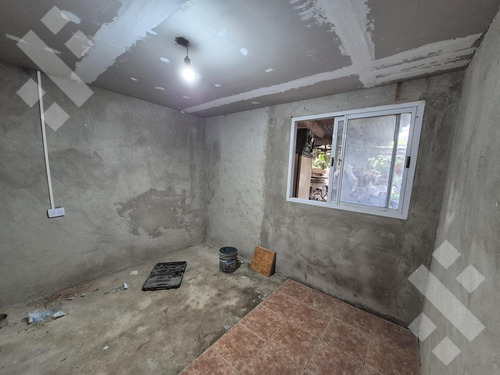 En Venta, Casa De 3 Habitaciones Y Quincho, Plottier.