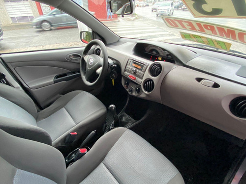 Imagem 7 de 14 de Toyota Etios Sedan Xs 1.5 Cinza 2013 Flex Manual