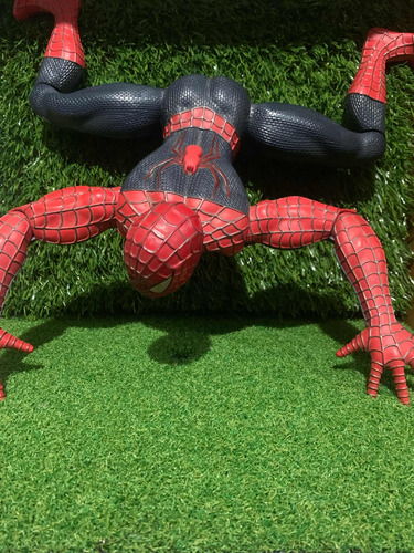 Spiderman Figura Original Con Movimiento De Baterías