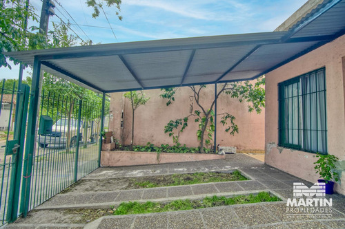 Casa 5 Ambientes, Suite, Playroom, Cochera X 2, Jardín Y Patio.