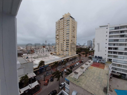 Venta Dos Dormitorios Excelente Piso Medio Vistas Balcon Peninsulal .