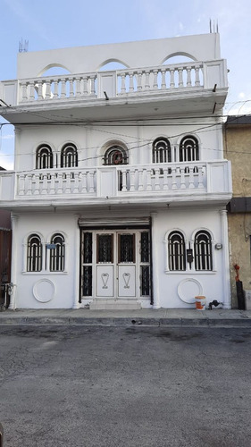 Casa Para Uso Comercial En Col. Zapata, Monterrey