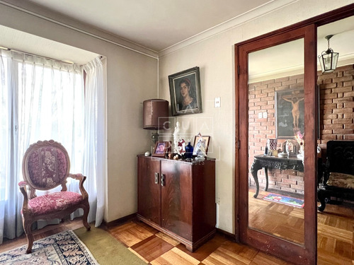 Clásica, Amplios Jardines 5d 3b+servicios