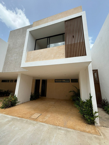 Townhouse Con Alberca En Venta En Temozón Norte, Mérida