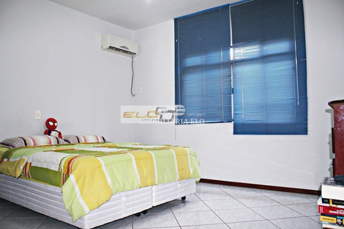 Imagem 12 de 30 de Casa Ampla Com Pátio E Edícula Em Forquilhinhas. - 3476