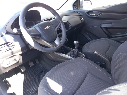 Imagem 12 de 13 de Chevrolet Onix