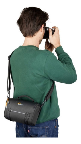 Bolso Para Cámara Adventura Sh 160 Lll Lowepro Color Negro